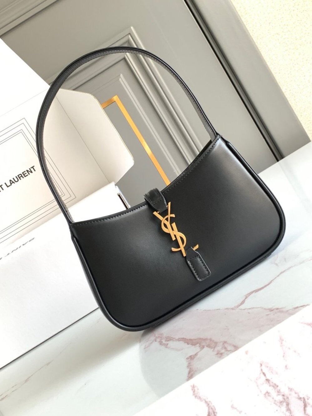 YSL SAINT LAURENT LE 5A7 Bag